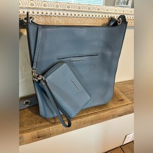 EUC Michael Kors Sullivan Large Blue Leather Messenger Bag MSRP $384 (w/wallet)!